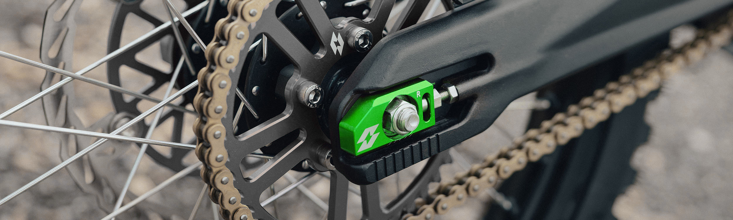 Full-E Charged Chain Adjuster Green