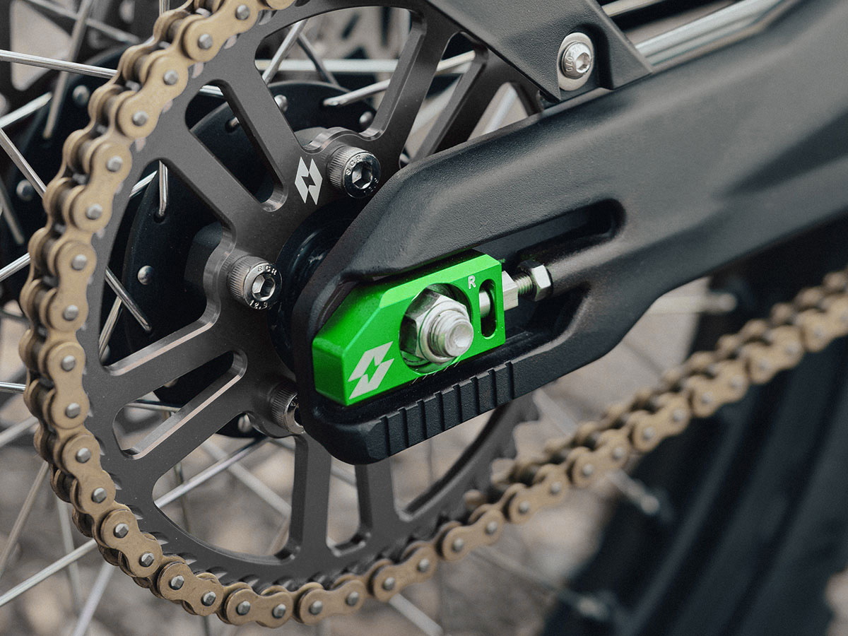 Full-E Charged Chain Adjuster Green